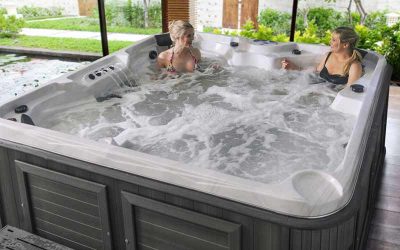 Whatspa award Arctic Spas Baffin and Timberwolf most popular spa for holiday lets!